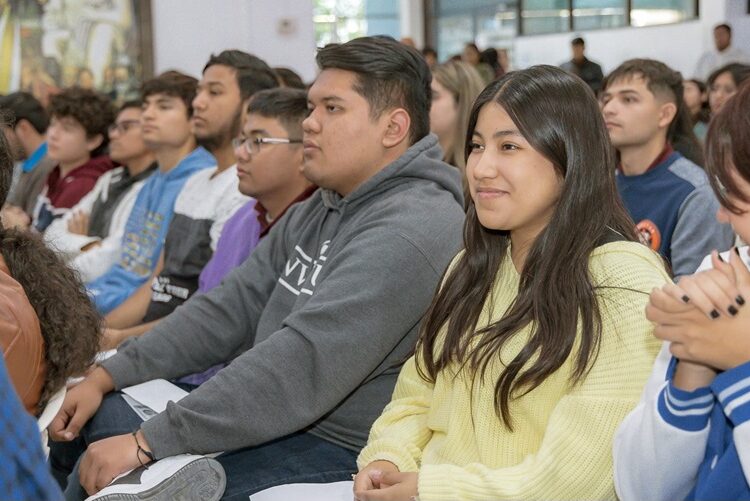 SET entrega becas “Futuro Tamaulipas, Jóvenes de Nivel Superior”