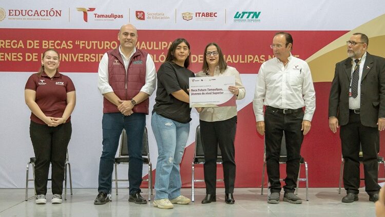 SET entrega becas “Futuro Tamaulipas, Jóvenes de Nivel Superior”