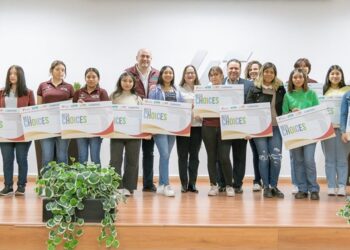 SET entrega becas STEM a mujeres de la UTTN