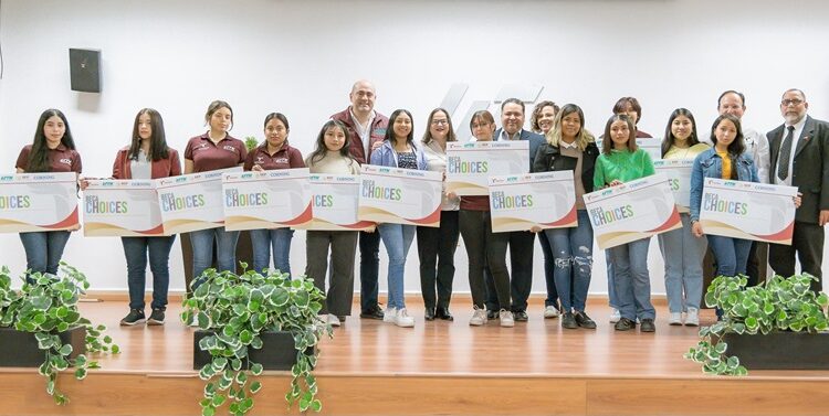 SET entrega becas STEM a mujeres de la UTTN
