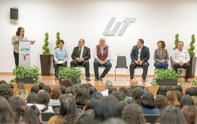 SET entrega becas STEM a mujeres de la UTTN