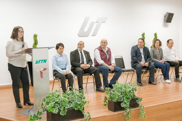 SET entrega becas STEM a mujeres de la UTTN
