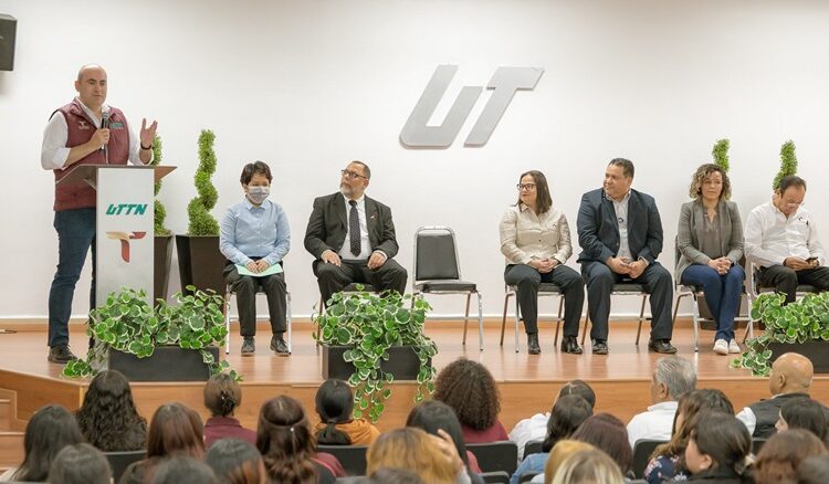 SET entrega becas STEM a mujeres de la UTTN