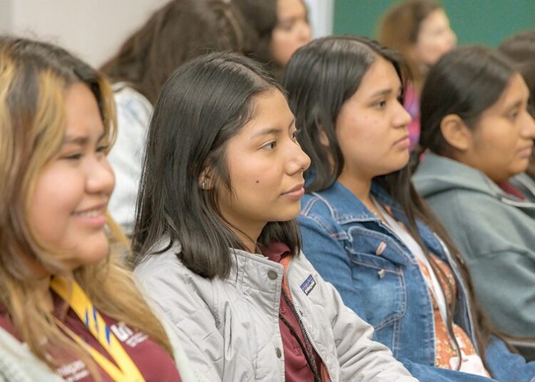 SET entrega becas STEM a mujeres de la UTTN