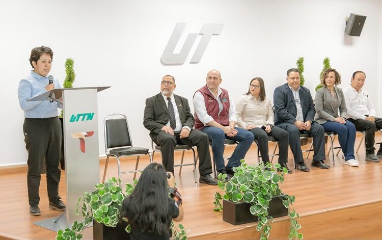 SET entrega becas STEM a mujeres de la UTTN