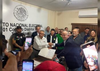 Se registra Carlos Canturosas para diputación federal