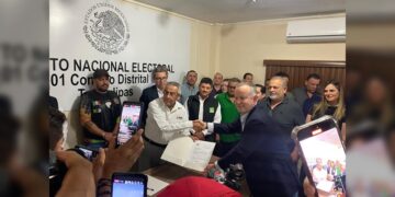 Se registra Carlos Canturosas para diputación federal