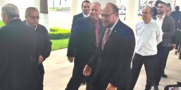 “Se revisa con concesionarios si aumenta  tarifa del transporte” :  Héctor Villegas
