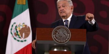 AMLO arremete contra YouTube: «Es prepotente», afirma.