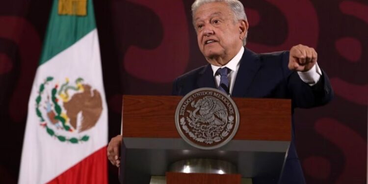 AMLO arremete contra YouTube: «Es prepotente», afirma.