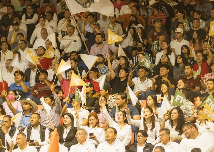 Titular de la SET, acompañó al gobernador AVA, a la Ceremonia Cívica de Honores a la Bandera