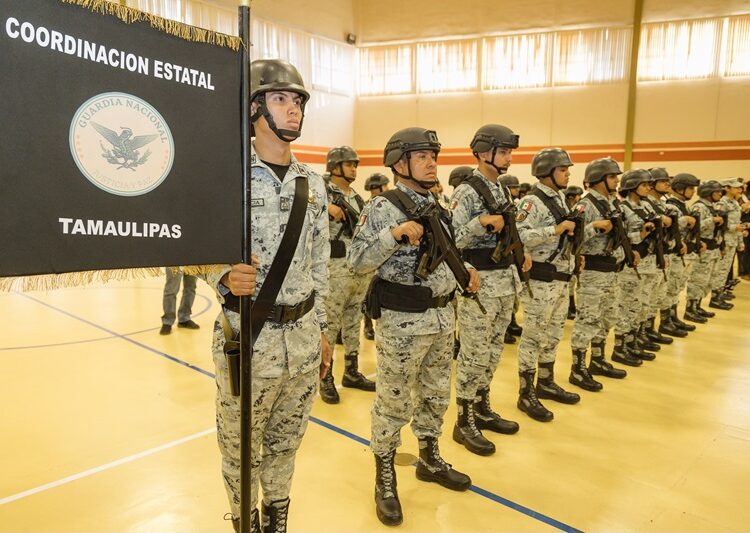 Titular de la SET, acompañó al gobernador AVA, a la Ceremonia Cívica de Honores a la Bandera