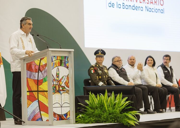 Titular de la SET, acompañó al gobernador AVA, a la Ceremonia Cívica de Honores a la Bandera
