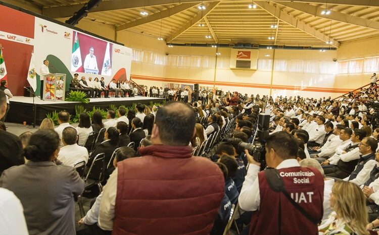 Titular de la SET, acompañó al gobernador AVA, a la Ceremonia Cívica de Honores a la Bandera