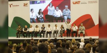 Titular de la SET, acompañó al gobernador AVA, a la Ceremonia Cívica de Honores a la Bandera