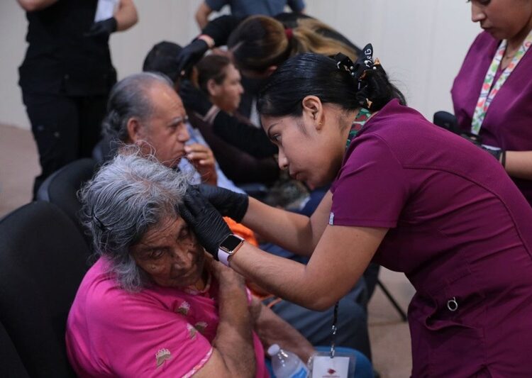 Transforman Gobierno y DIF NLD calidad de vida de ciudadanos con campaña de aparatos auditivos