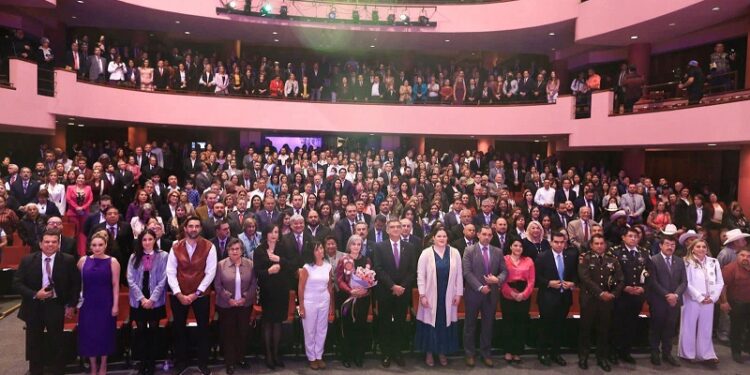 Carmen Lilia reconoce logros de la Dra. Maria de Villarreal