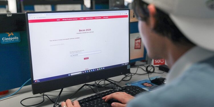 Gobierno de NLD publica lista de beneficiarios para la beca UNE