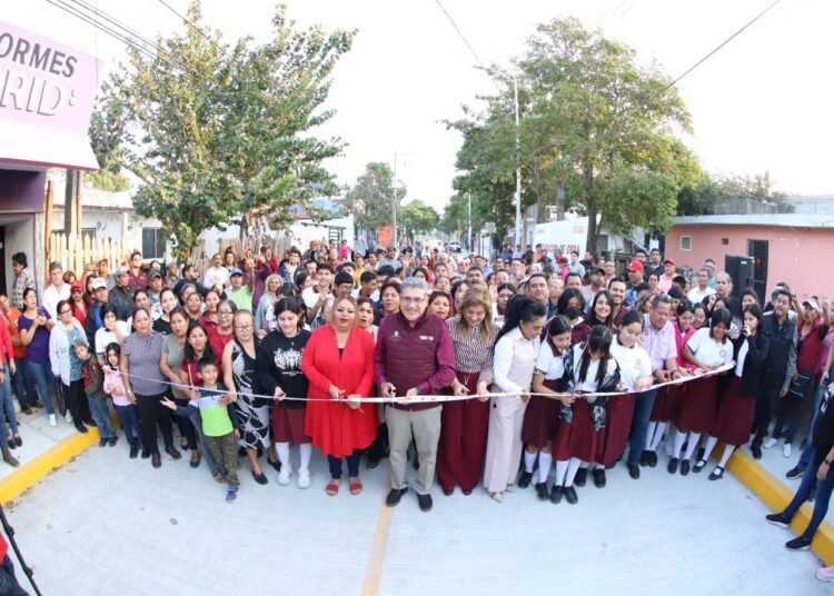 Armando beneficia con pavimentación a escuela en Altamira