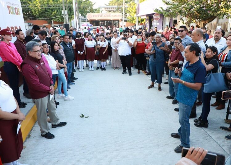 Armando beneficia con pavimentación a escuela en Altamira