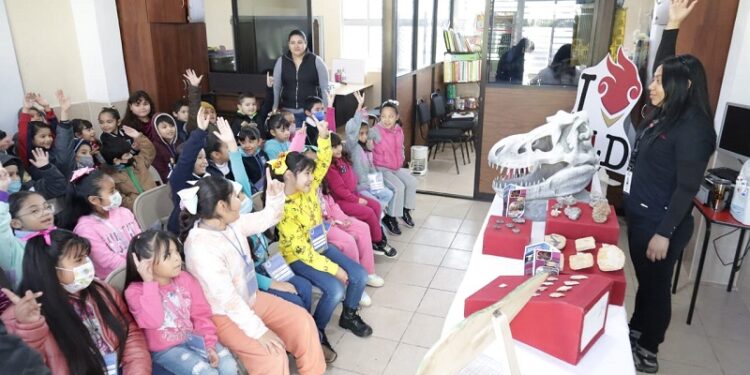 Gobierno de NLD lleva Museo de Historia Natural a escuelas de nivel básico