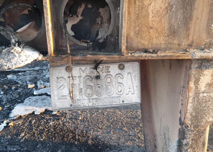 Chocan y se incendian dos traileres en la libre La Gloria-San Fernando