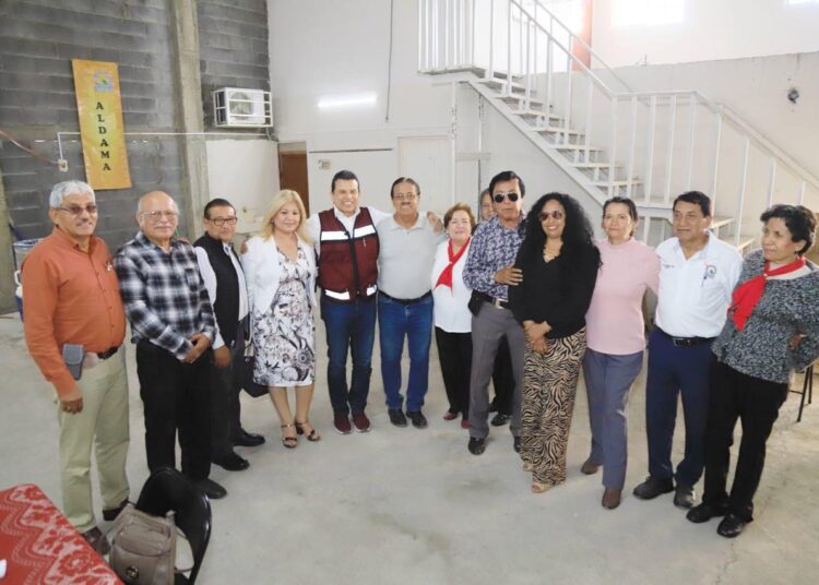 Maestros jubilados reconocen apoyo de Lalo Gattás