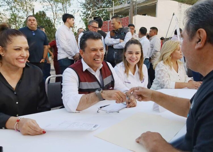 Lalo y Lucy Conviven con vecinos de la Treviño Zapata