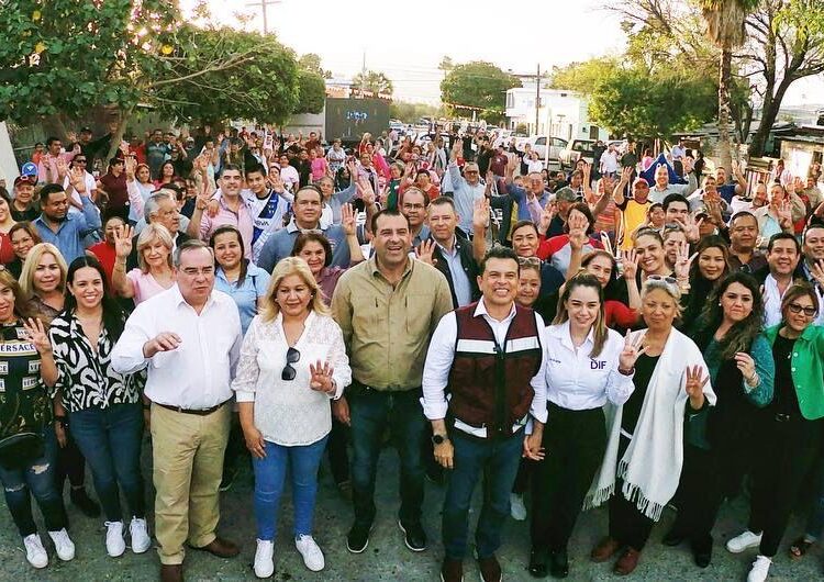 Lalo y Lucy Conviven con vecinos de la Treviño Zapata