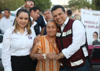 Lalo y Lucy Conviven con vecinos de la Treviño Zapata