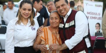 Lalo y Lucy Conviven con vecinos de la Treviño Zapata