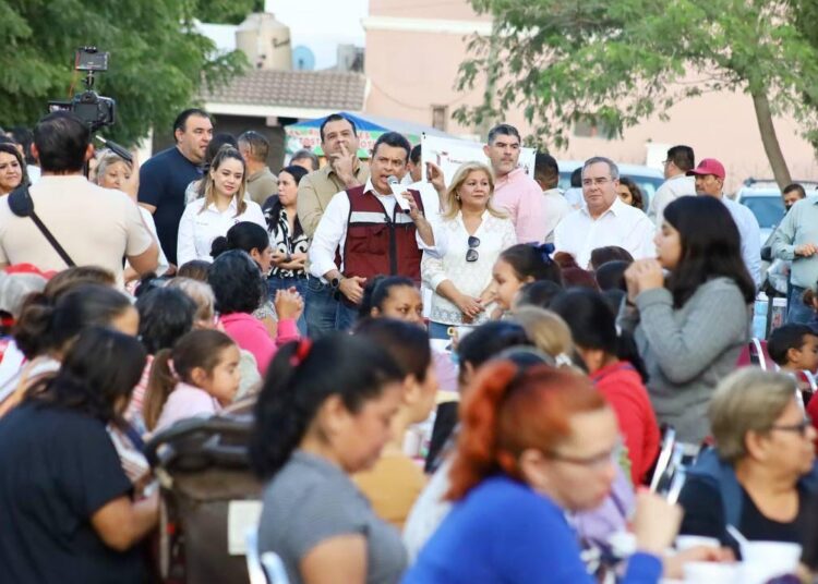 Lalo y Lucy Conviven con vecinos de la Treviño Zapata