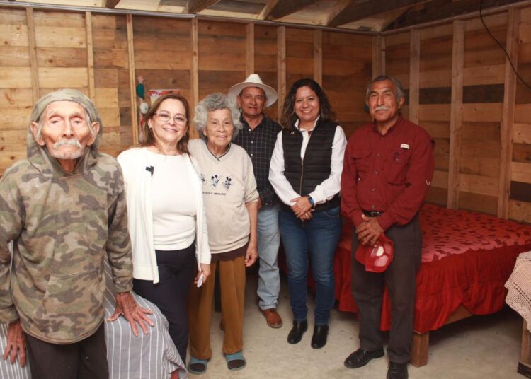 Entrega Rossy, vivienda digna, en el Cues de Orteños en Altamira