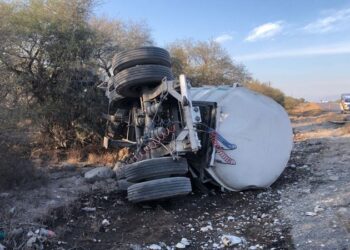 Se desprende pipa con gasolina en Jaumave