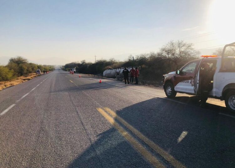 Se desprende pipa con gasolina en Jaumave