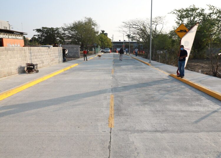 Pavimenta AMM la privada Abasolo en el centro de Altamira