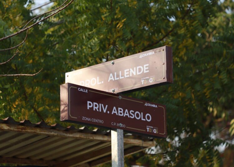 Pavimenta AMM la privada Abasolo en el centro de Altamira