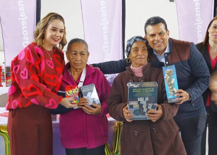 En Victoria, Municipio y DIF festejan Día del Amor y la Amistad con abuelitos