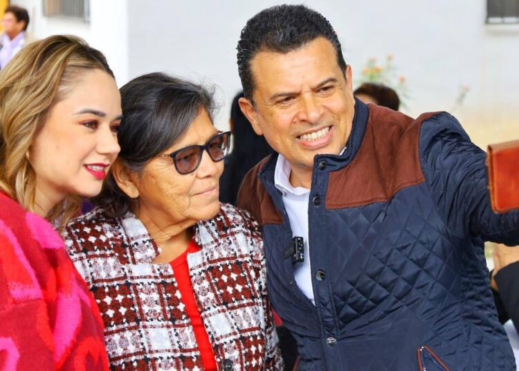 En Victoria, Municipio y DIF festejan Día del Amor y la Amistad con abuelitos