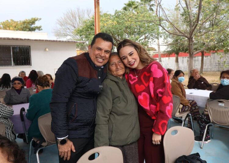 En Victoria, Municipio y DIF festejan Día del Amor y la Amistad con abuelitos