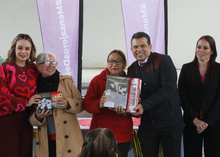 En Victoria, Municipio y DIF festejan Día del Amor y la Amistad con abuelitos