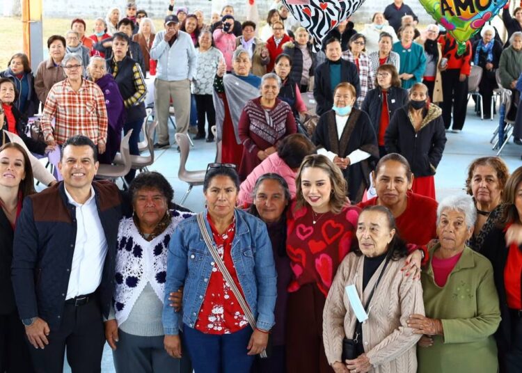 En Victoria, Municipio y DIF festejan Día del Amor y la Amistad con abuelitos
