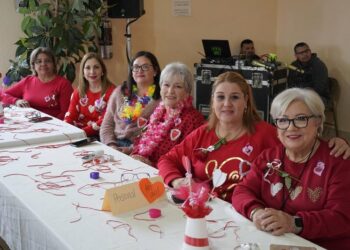 En NLD, celebran con festival, a abuelitos de Casa Club, por San Valentín