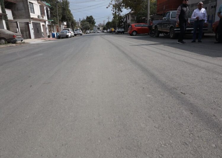Lalo Gattás le cumple a vecinos de Las Flores