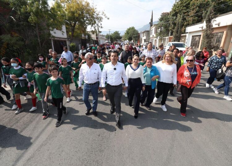 Lalo Gattás le cumple a vecinos de Las Flores