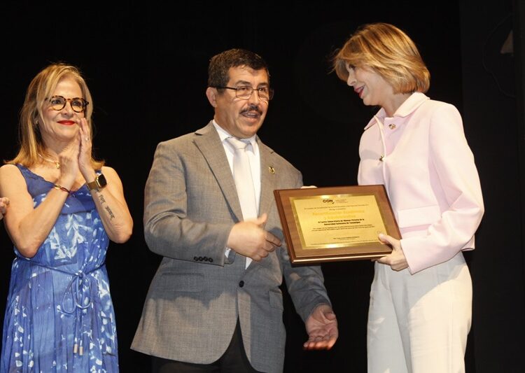 Recibe la UAT reconocimientos a la calidad educativa