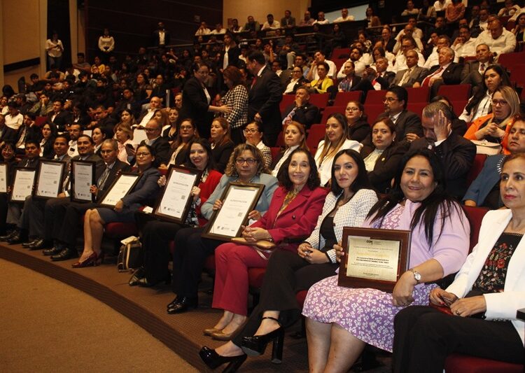 Recibe la UAT reconocimientos a la calidad educativa