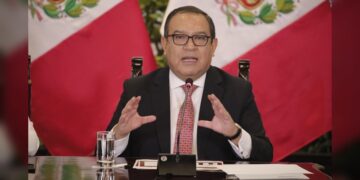 Primer ministro de Perú, renunció tras escándalo de acoso a una mujer