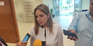 Anuncia Úrsula Salazar que hará campaña sin renunciar al Congreso