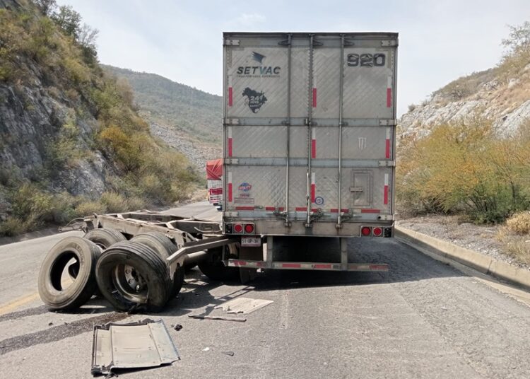 Alerta: Choque de tráilers en Carretera Rumbo Nuevo